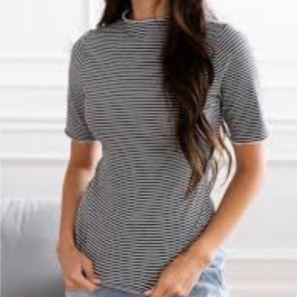 Donating February 26 😘
Short Sleeve Mock Neck Top - Picture 5 of 6